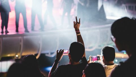 Dizi setinde sürpriz doğum günü kutlaması